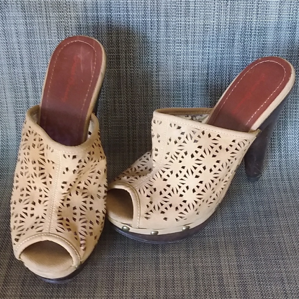 Adorable boho clogs
